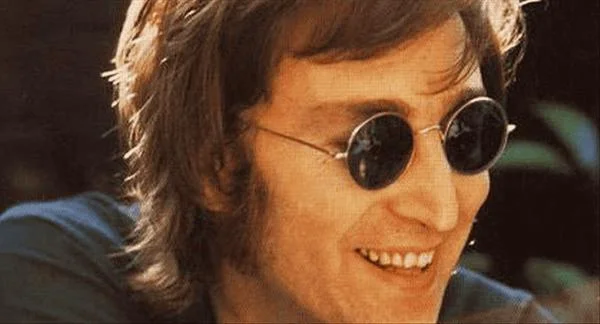 Con Lennonun gitarası 2,9 milyon dollara satıldı