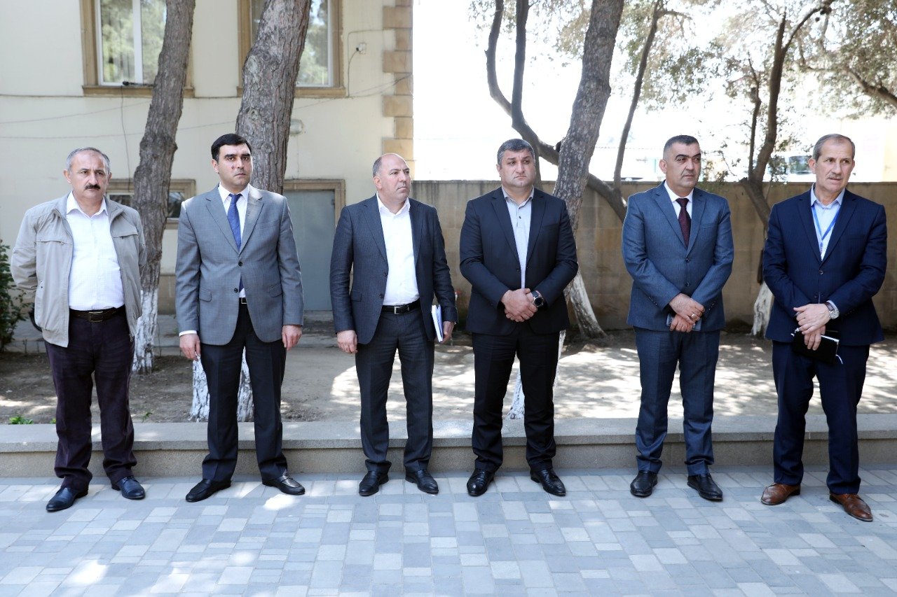 Paytaxtın Nizami rayonunda sahibkarlar və vətəndaşların müraciətləri dinlənildi (FOTOLAR)