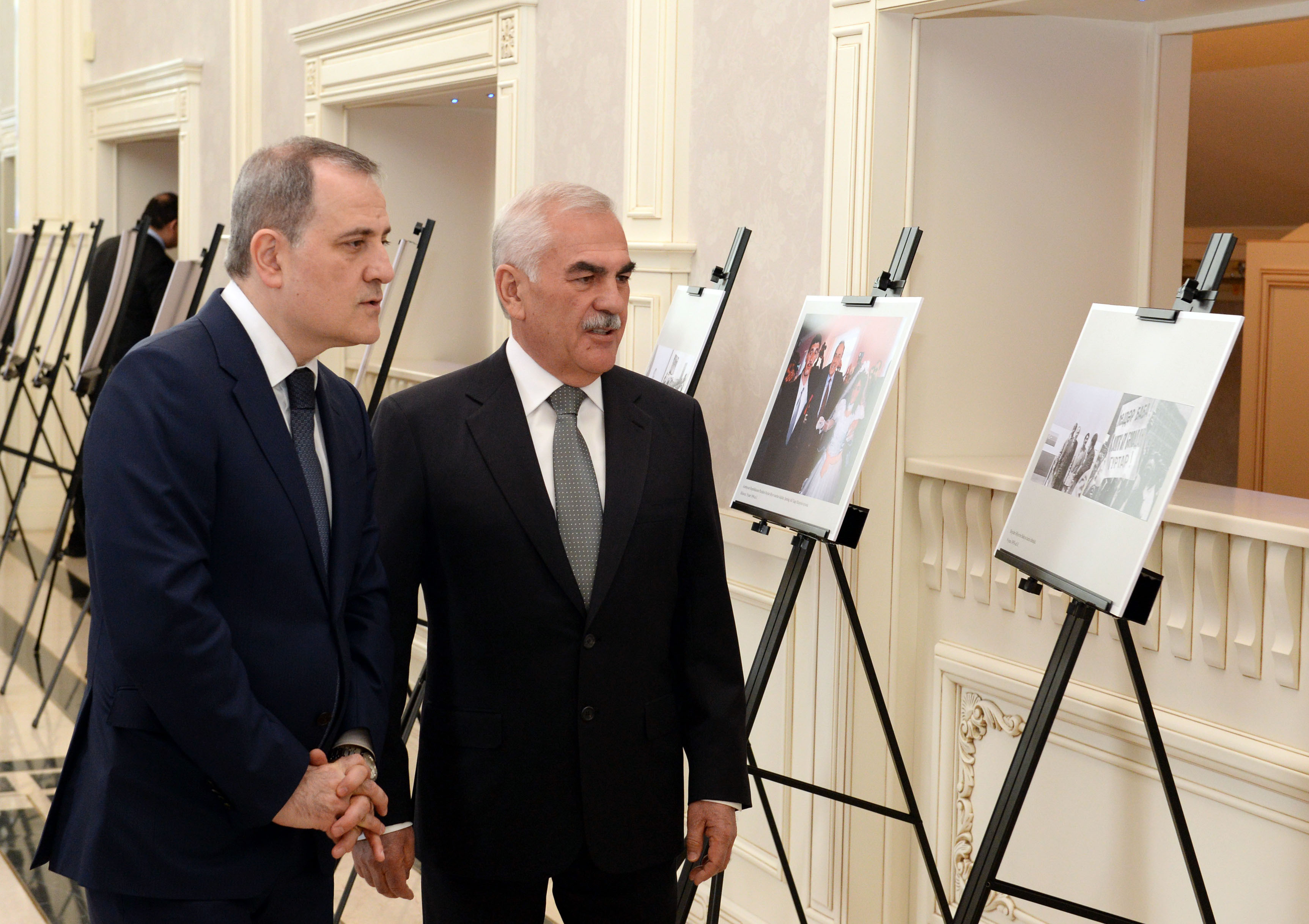XİN-in rəhbər heyəti Ümummilli Lideri Heydər Əliyevin 99-cu ildönümünü yad edib (FOTO)