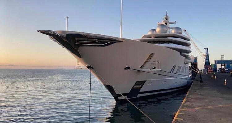 Kərimovun 300 milyonluq yaxtası əlindən alındı (FOTO)