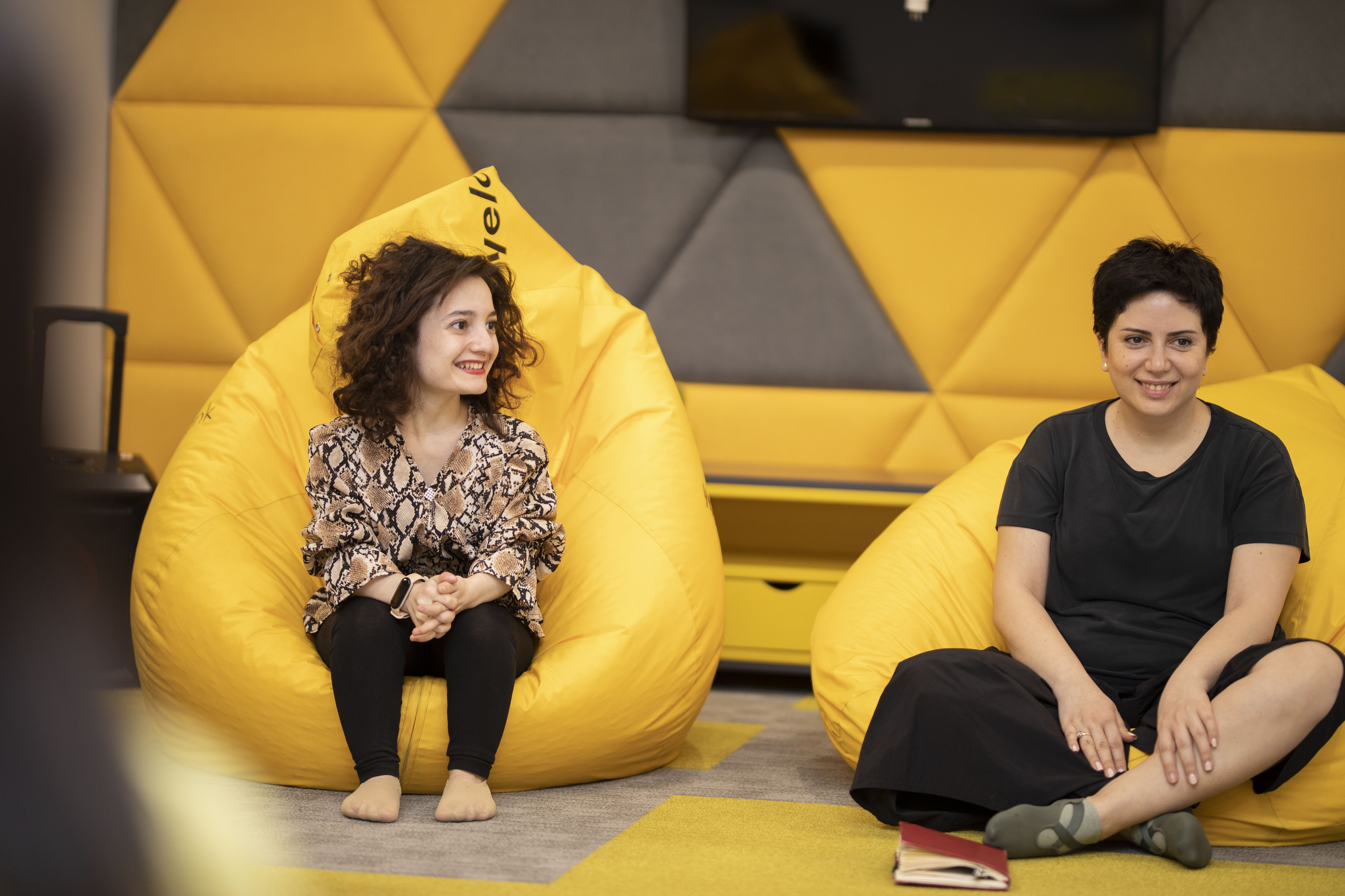 Yelo Bank-da “Women’s sharing circle” layihəsi baş tutdu (R)
