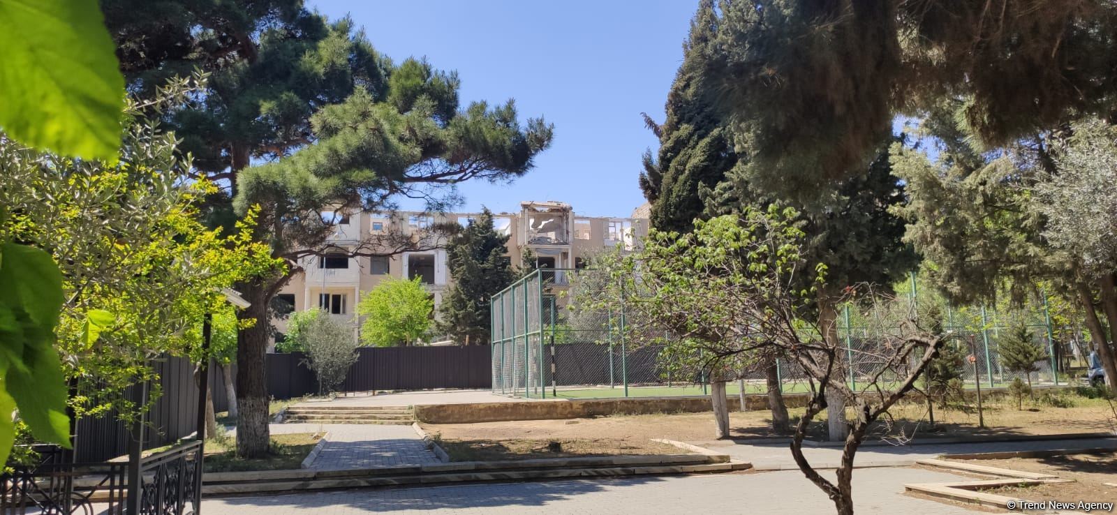 Bakının bu rayonunda binalar sökülür (FOTOLAR)