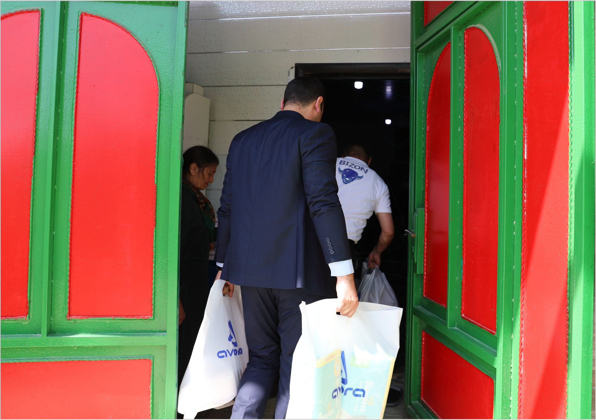 “Avrora Qrup" aztəminatlı ailələrə və uşaq evlərinə bayram sovqatı çatdırdı (FOTOLAR)