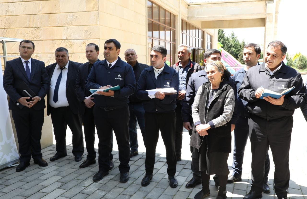 "Azəriqaz"ın rəhbərliyi Göygöldə sahibkarların və sakinlərin problemlərini dinlədi (FOTO)