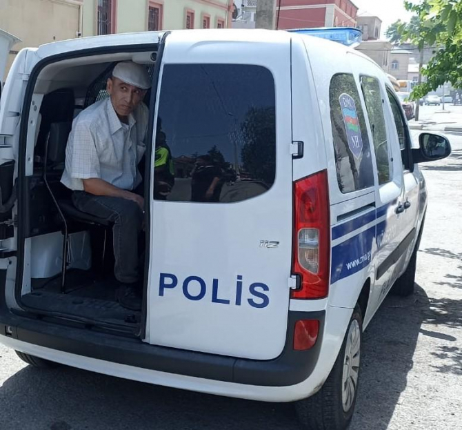 Bakıda parkda qəsdən yanğın törədildi: Saxlanılan var (FOTO)