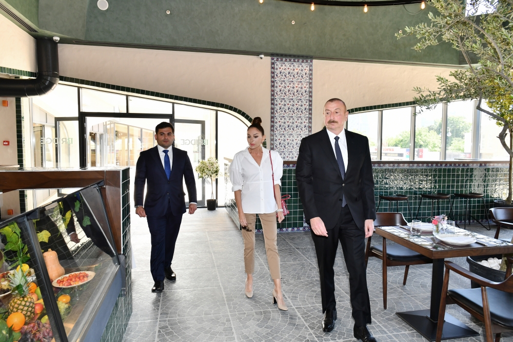 “Şərq Bazarı” istifadəyə verildi: Prezident və birinci xanım açılışda (FOTOLAR)