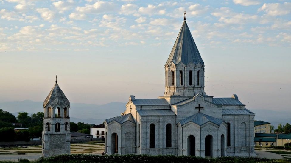 Aramsız kilsə zəngləri altında “Böyük Ermənistan” xülyası