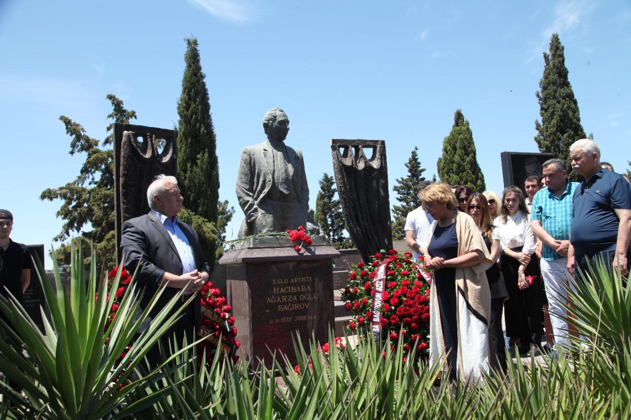 Hacıbaba Bağırovun 90 illiyi Fəxri Xiyabanda qeyd olunub (FOTO)