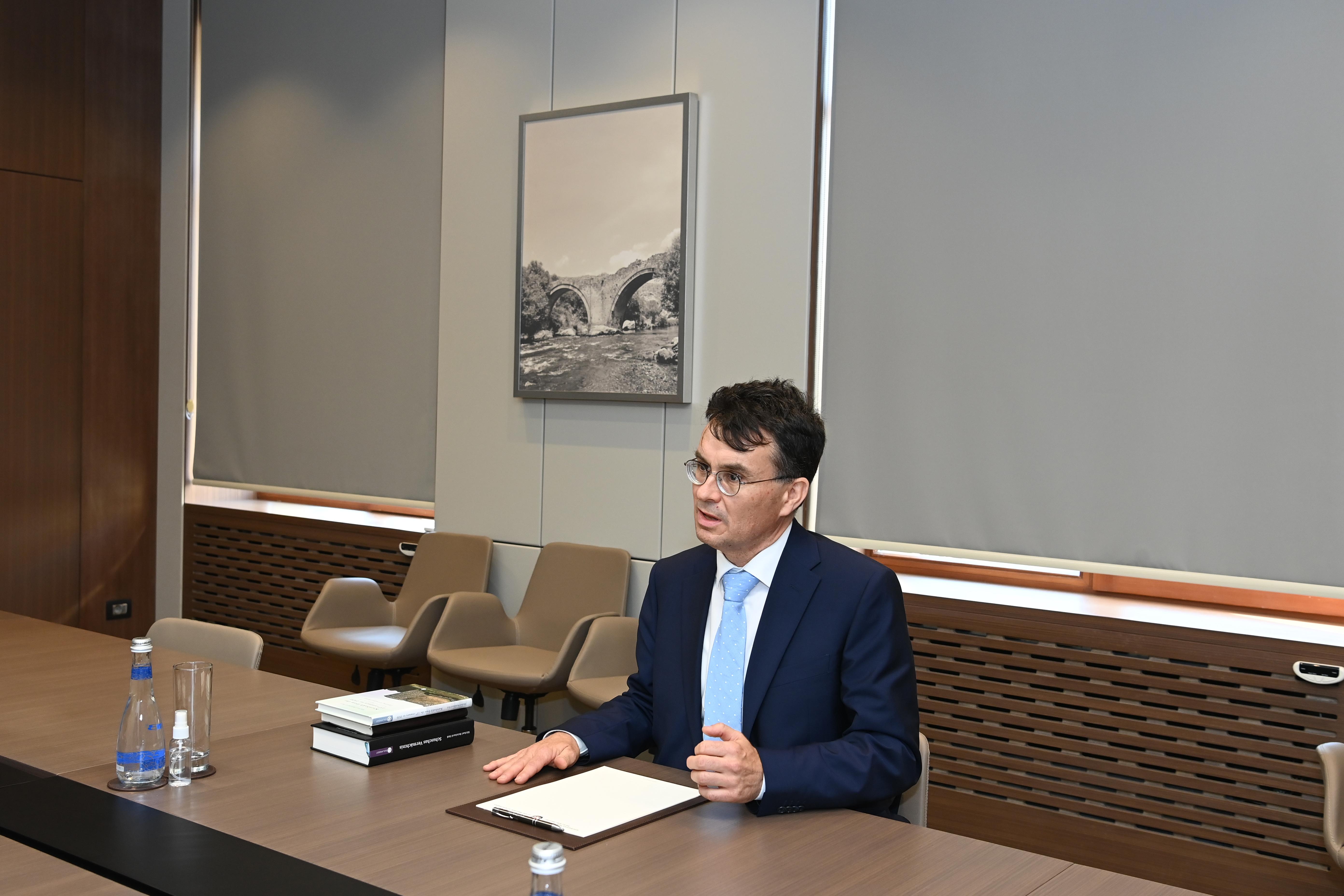 Ceyhun Bayramov Şuşa haqqında əsər yazan alman professorla görüşüb (FOTO)