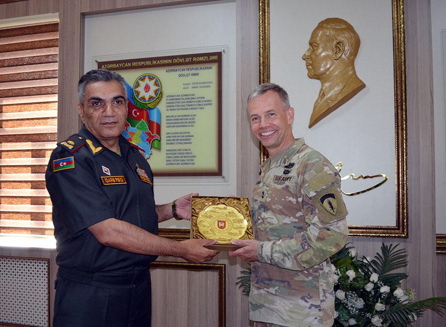 ABŞ generalı Azərbaycan Ordusunun hərbi hissəsində (FOTOLAR)