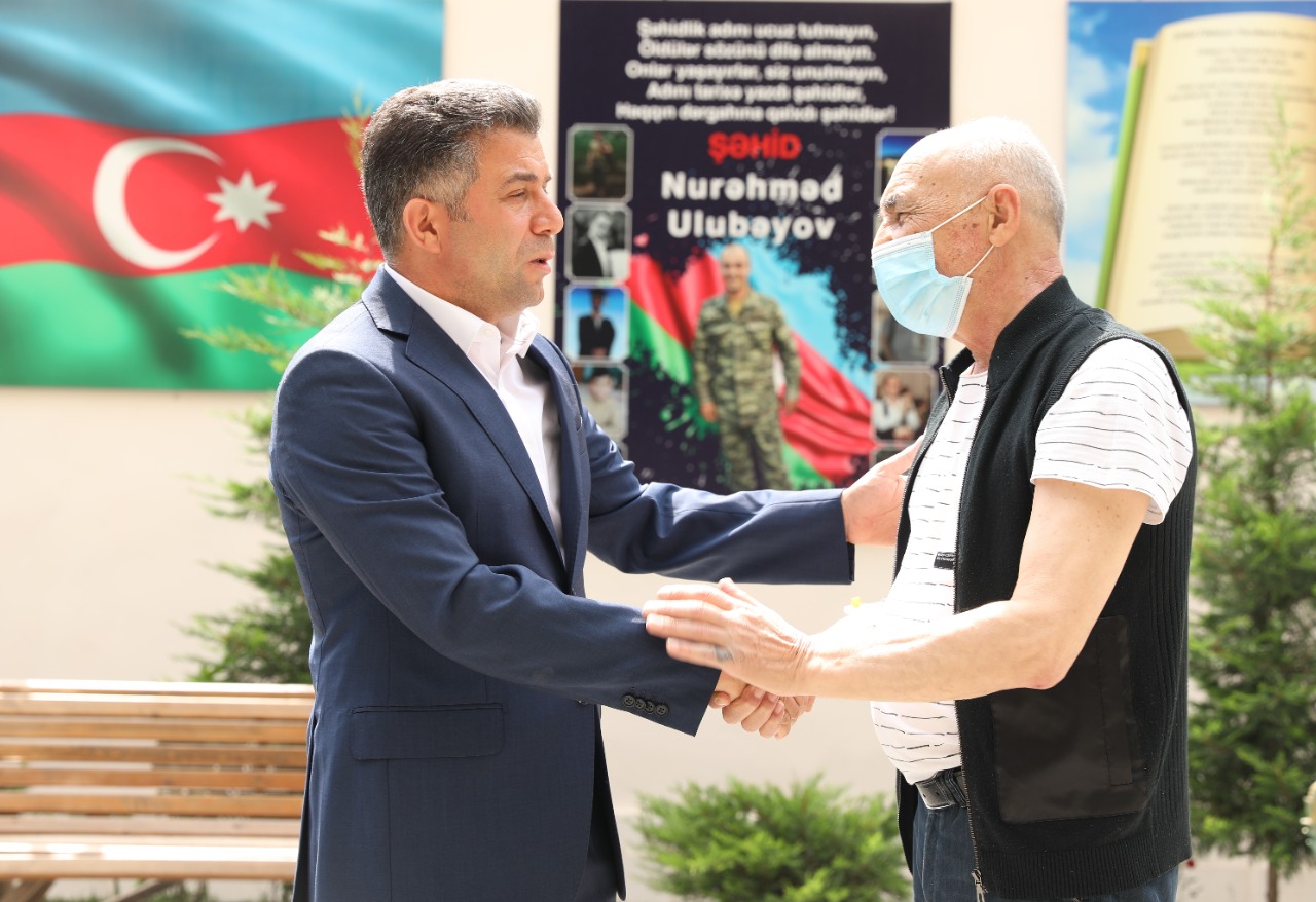 Ruslan Əliyev şəhid ailəsini ziyarət etdi (FOTO)
