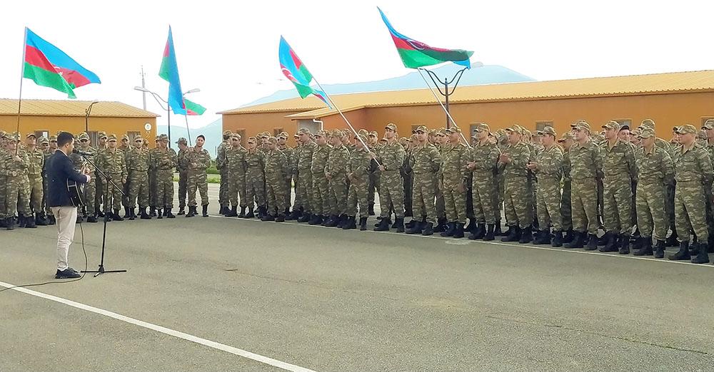 Azərbaycanda ehtiyatda olan bir qrup hərbçi təlim toplanışına çağırıldı (FOTO)