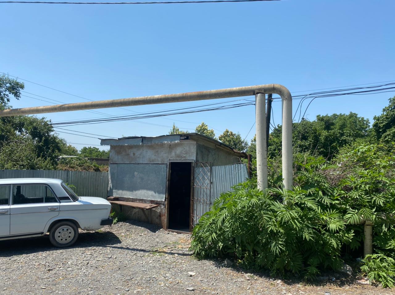 Elektrik xətlərinin altında neft məhsulları satdı, FHN müdaxilə etdi (FOTO/VİDEO)
