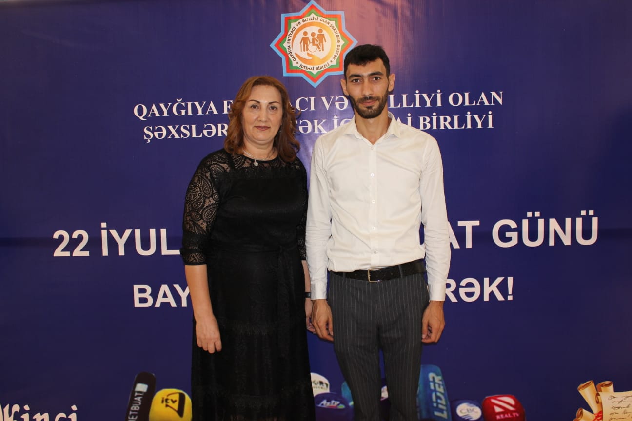 İctimai Birlik bir qrup jurnalistləri mükafatlandırdı (FOTOLAR)