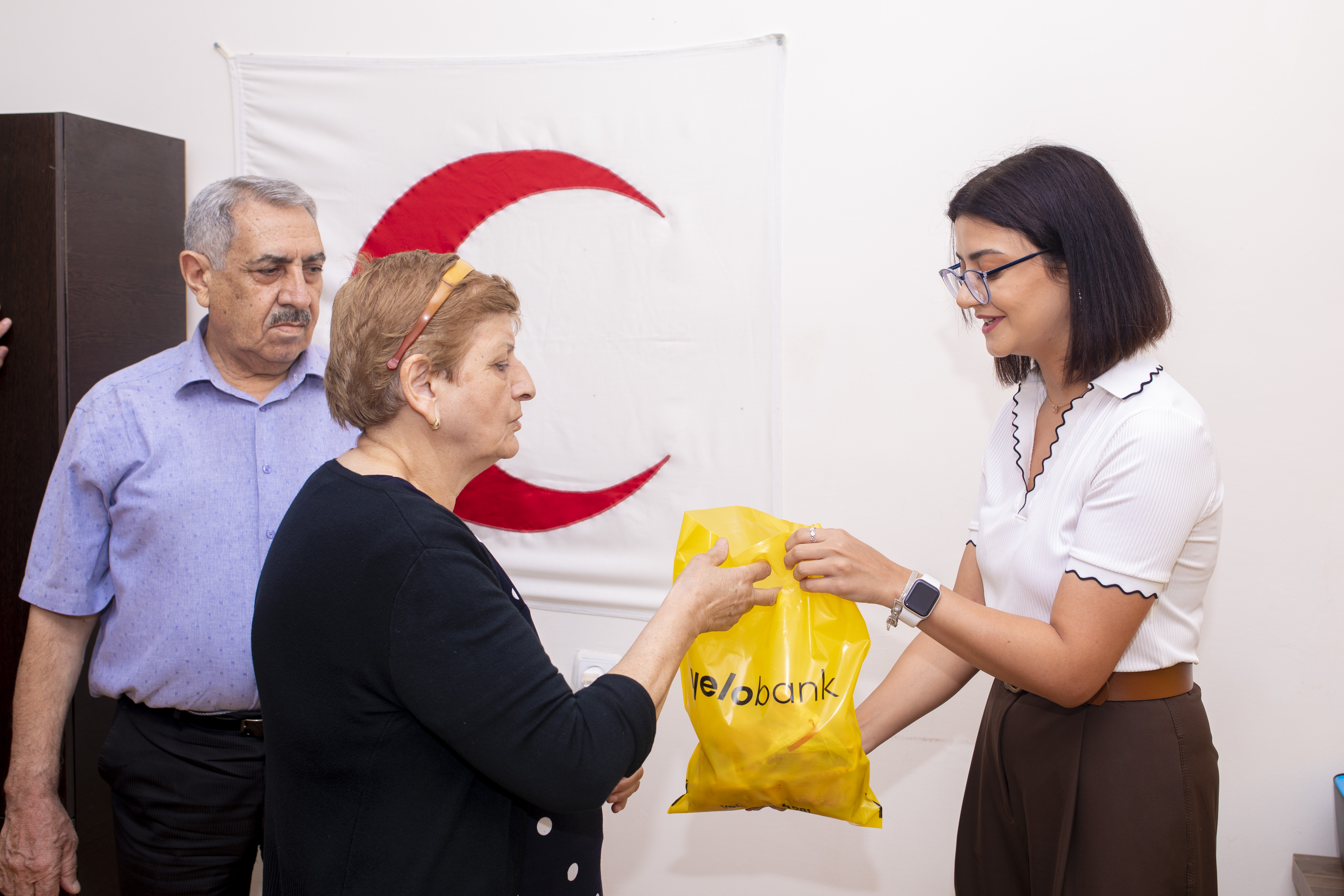 Yelo Bank aztəminatlı vətəndaşlarla bayramlaşdı (R)
