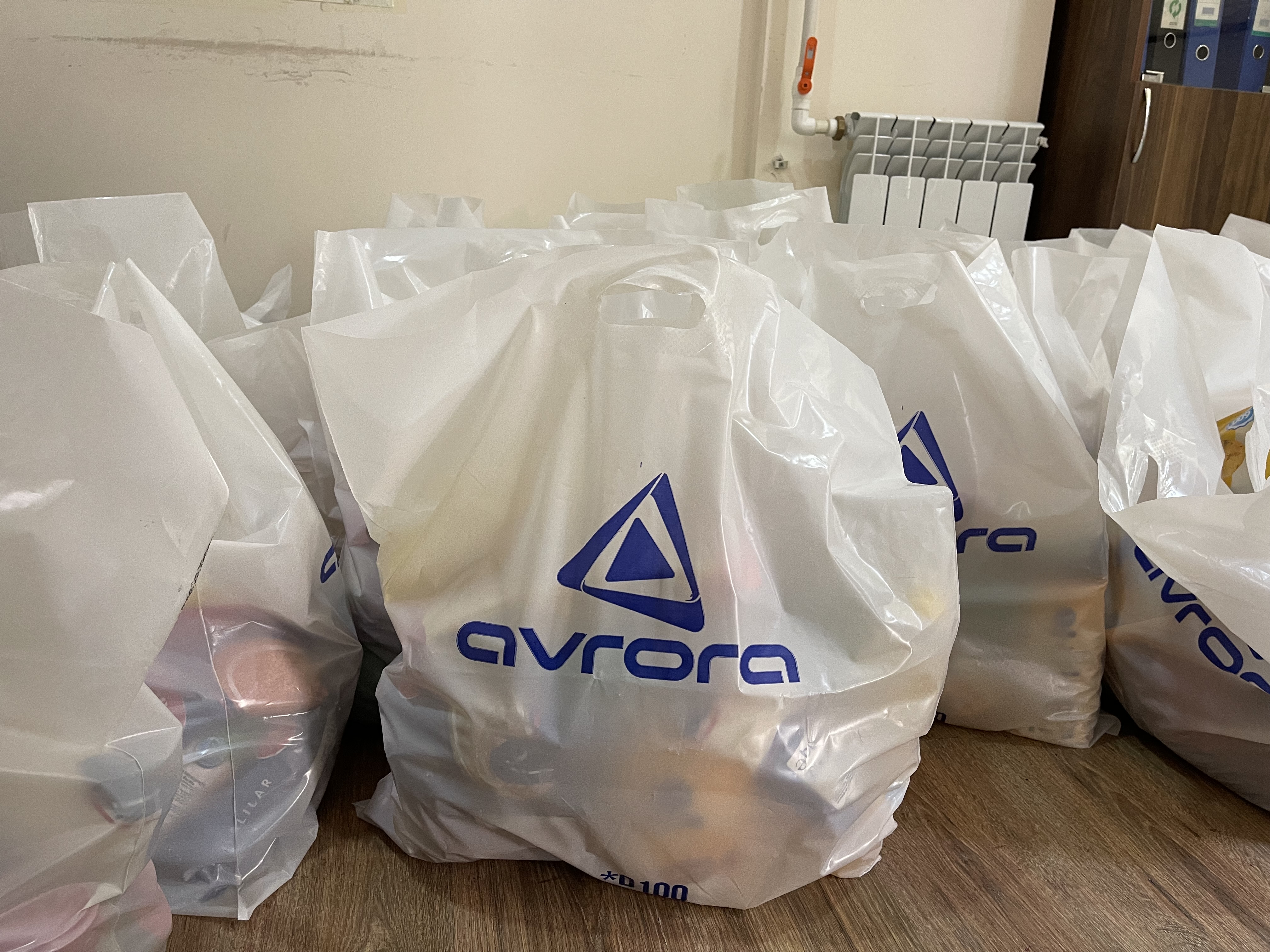 “Avrora Qrup” aztəminatlı ailələrə bayram sovqatı çatdırıb (FOTOLAR)