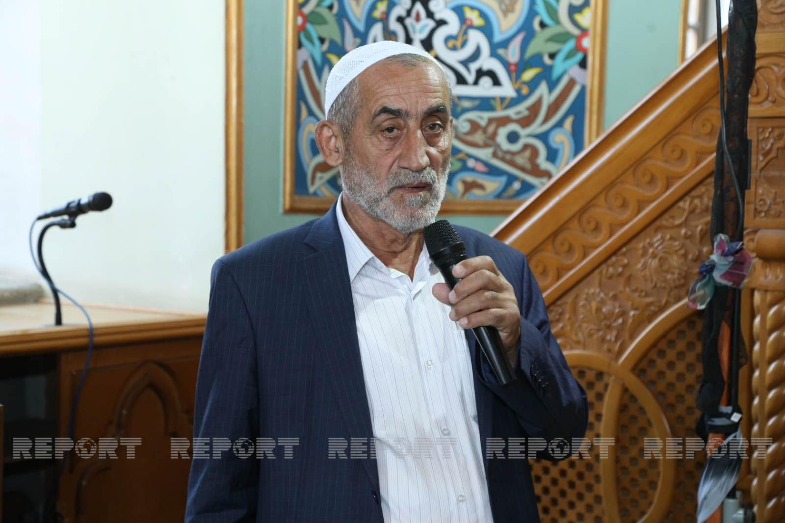 "Təzəpir" məscidində bayram namazı qılınıb (FOTO) "Təzəpir" məscidində bayram namazı qılınıb (FOTO)