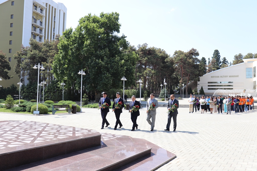 "Gənc Liderlər üçün Yay Universiteti"nin ikinci günü başa çatdı (FOTOLAR)