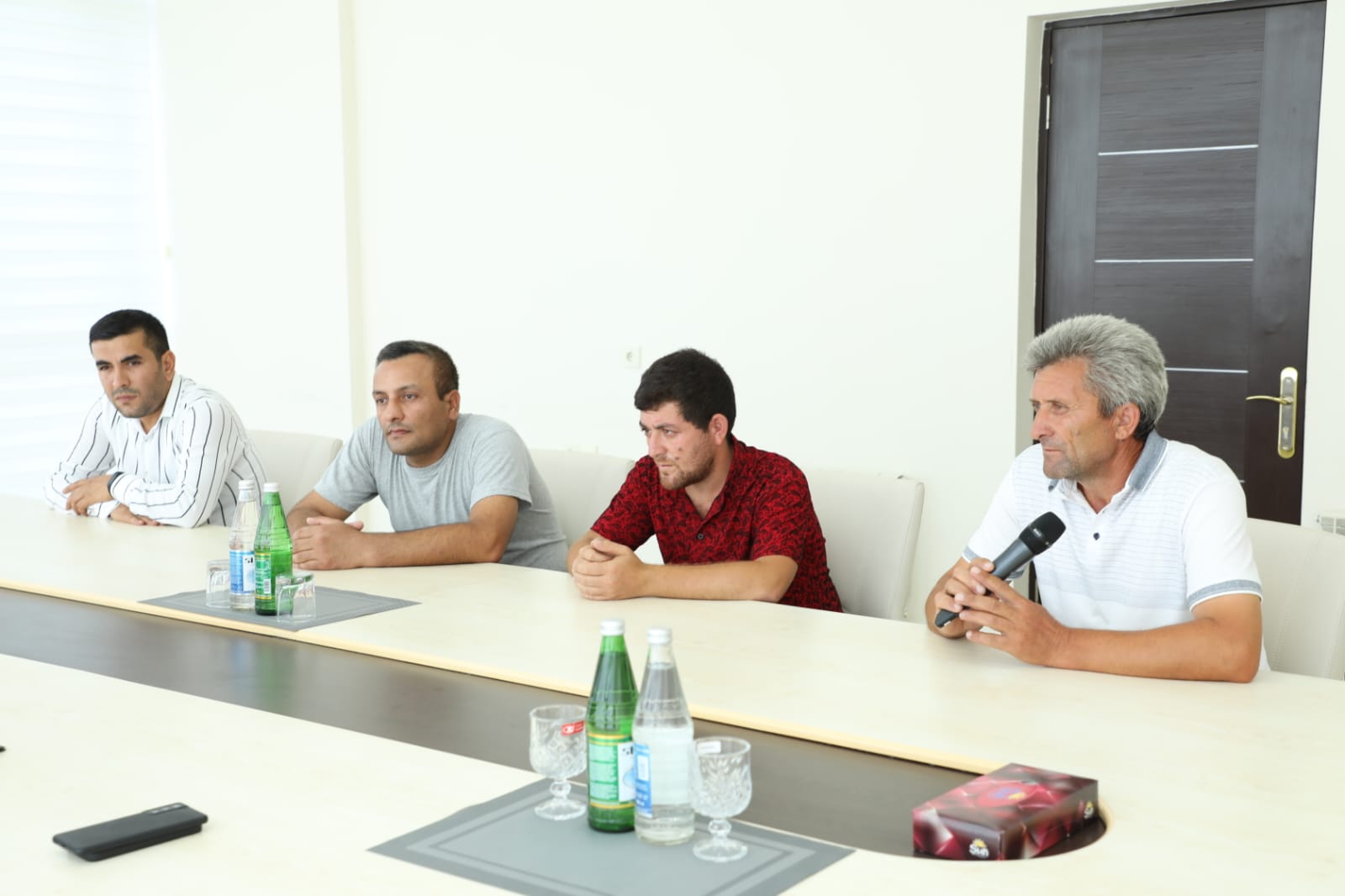 Ruslan Əliyev vətəndaşları qəbul etdi (FOTOLAR)
