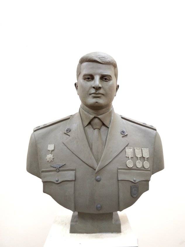 Şəhid Qəzənfər Məmmədovun büstü hazırlandı (FOTOLAR)