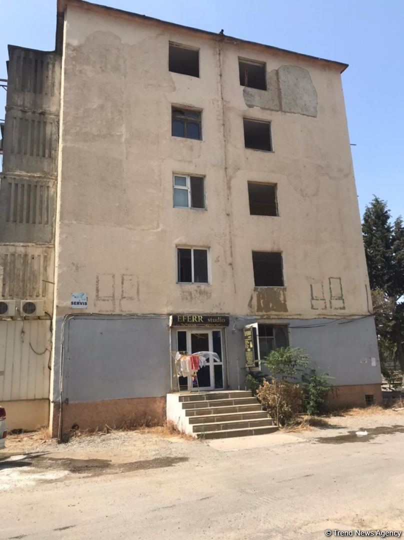 Bakının bu rayonunda yaşayış binası sökülür (FOTOLAR)
