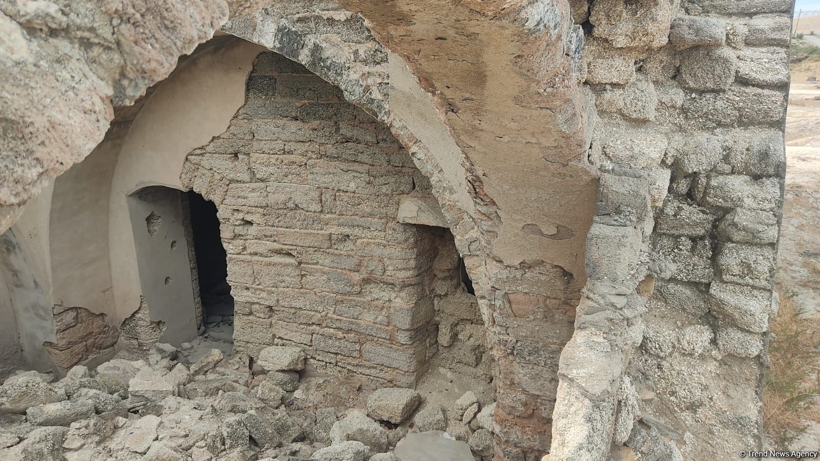 Bakıda XIX əsrə aid hamam məhv olmaq üzrədir (FOTOLAR)