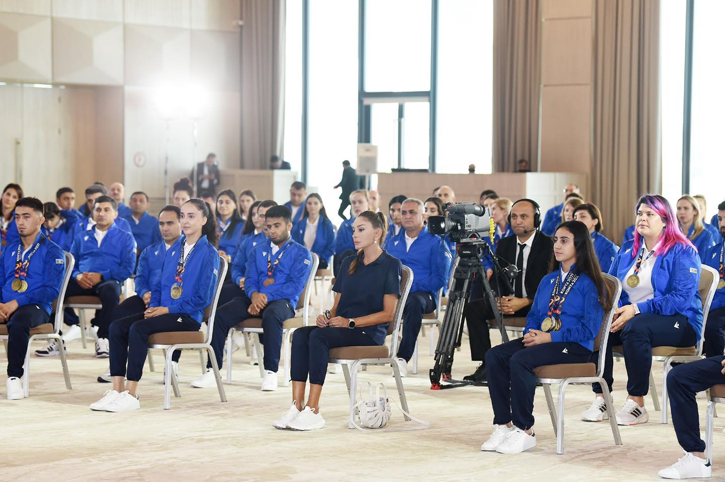 İlham Əliyev və Mehriban Əliyeva bu idmançılarla görüşdü (FOTO/YENİLƏNİB)