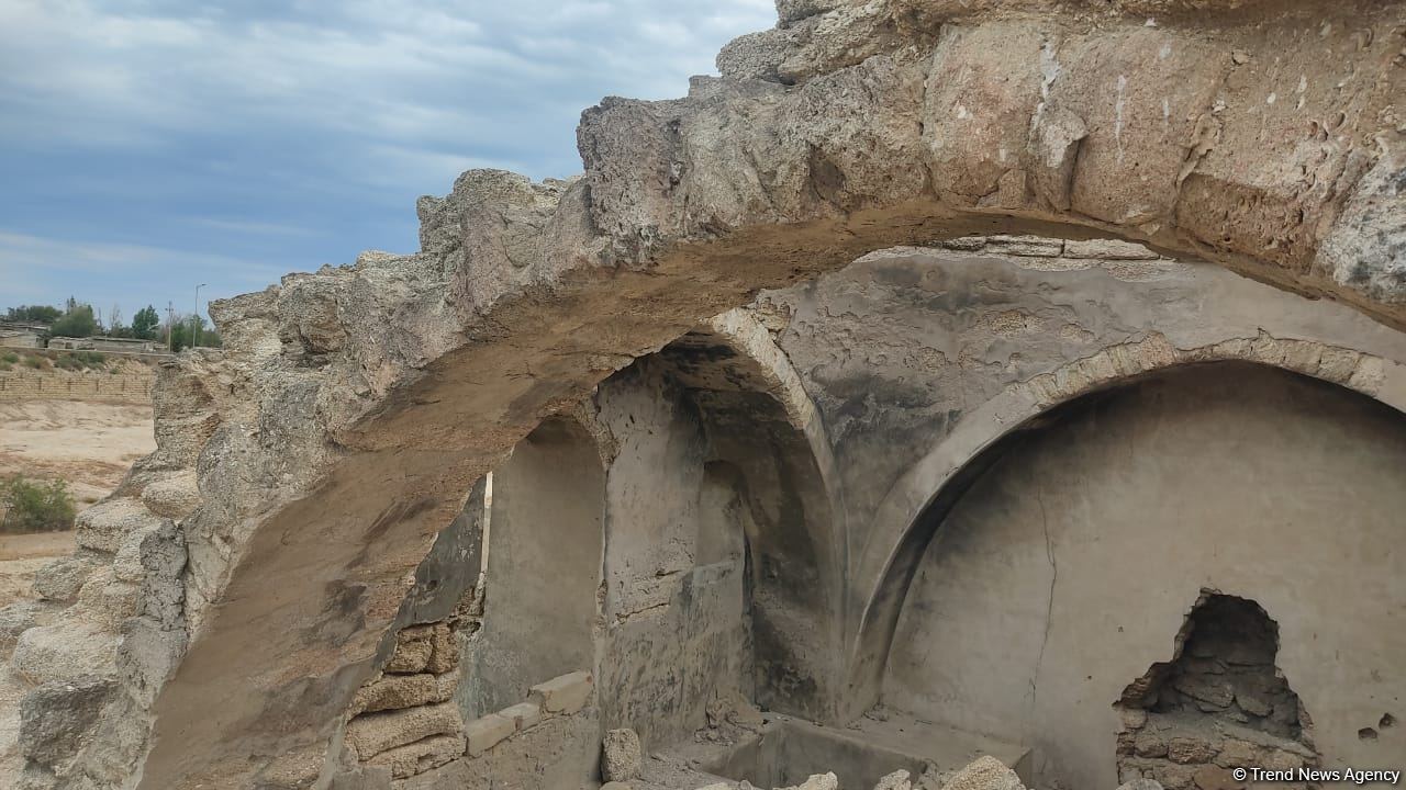 Bakıda XIX əsrə aid hamam məhv olmaq üzrədir (FOTOLAR)