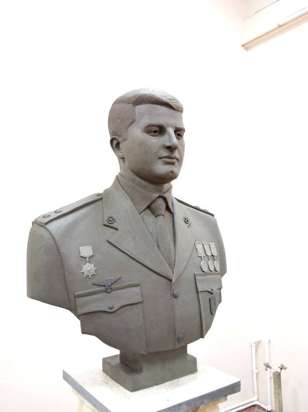 Şəhid Qəzənfər Məmmədovun büstü hazırlandı (FOTOLAR)