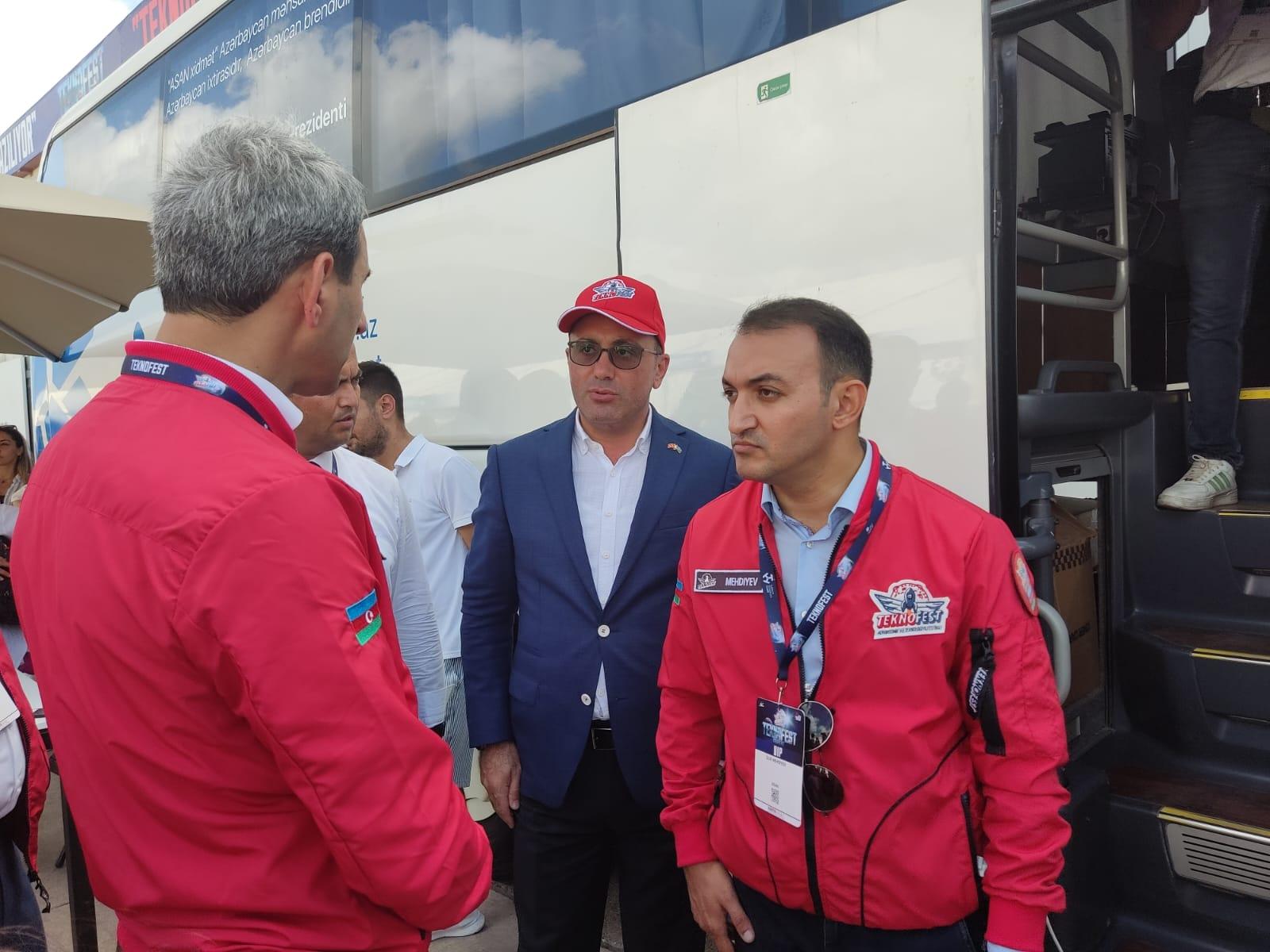 Azərbaycan rəsmiləri Türkiyədəki vətəndaşlarımızın problemlərini dinlədi