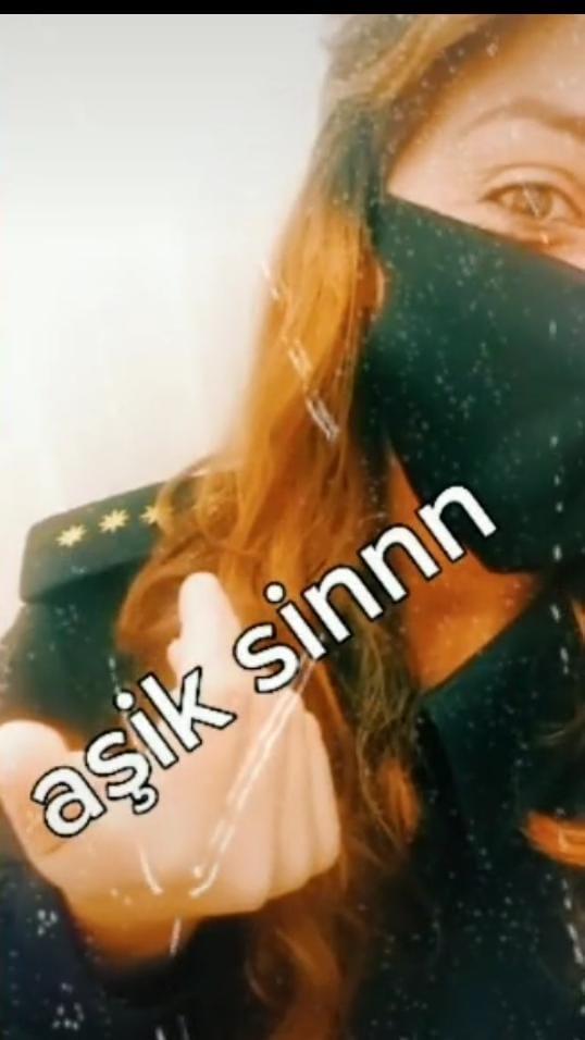 Sosial şəbəkədə hərbçi adından paylaşım edən qadın kimdir? (FOTOLAR)