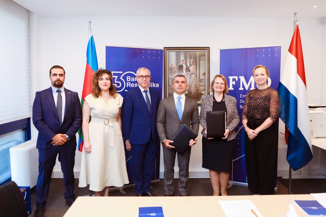 Bank Respublika və Niderland İnkişaf Bankı 20 milyon dollar dəyərində kredit müqaviləsi imzaladı (R)