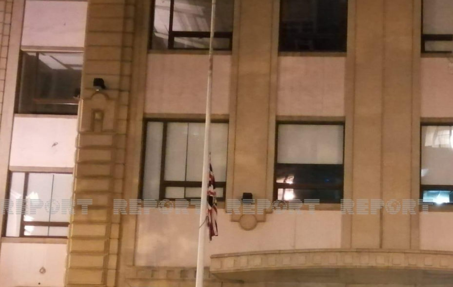 Britaniyanın Azərbaycandakı səfirliyində dövlət bayrağı endirildi (FOTO)