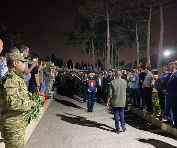Şəhid kapitan Fərid Mehbalıyev İkinci Şəhidlər xiyabanında dəfn olundu (FOTO/VİDEO)