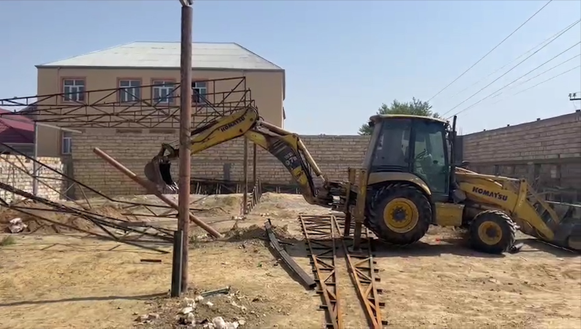 FHN sənədsiz tikilən obyekti sökdü (FOTO/VİDEO)