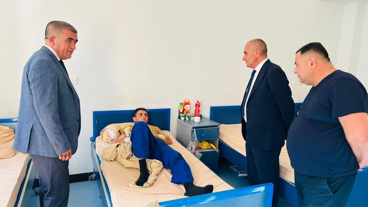 Seymur Orucov qazilərimizi ziyarət etdi (FOTOLAR)