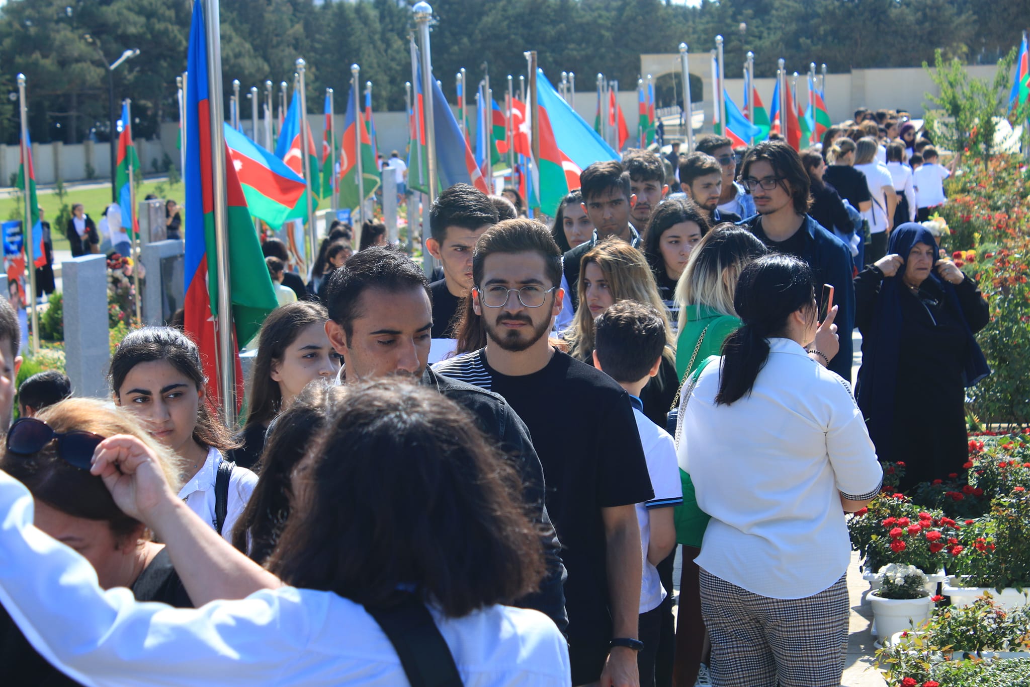 Davamçıların iştirakı ilə anım yürüşü baş tutdu (FOTOLAR)