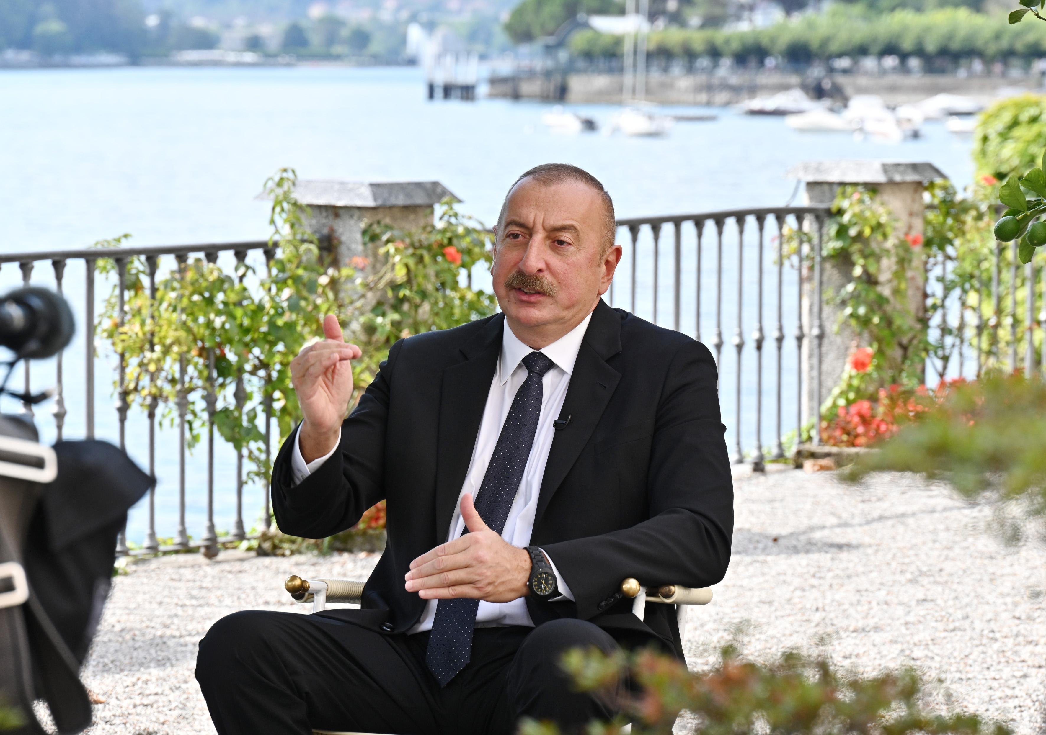 Azərbaycan Prezidenti İtaliyanın “İl Sole 24 Ore” qəzetinə müsahibə verdi (FOTO)