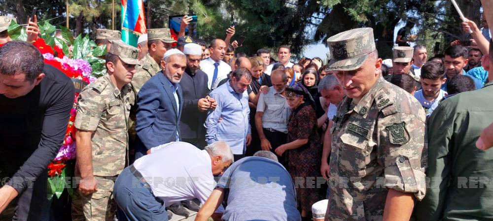 XTQ-nin şəhid giziri Kürdəmirdə dəfn edildi (FOTO)