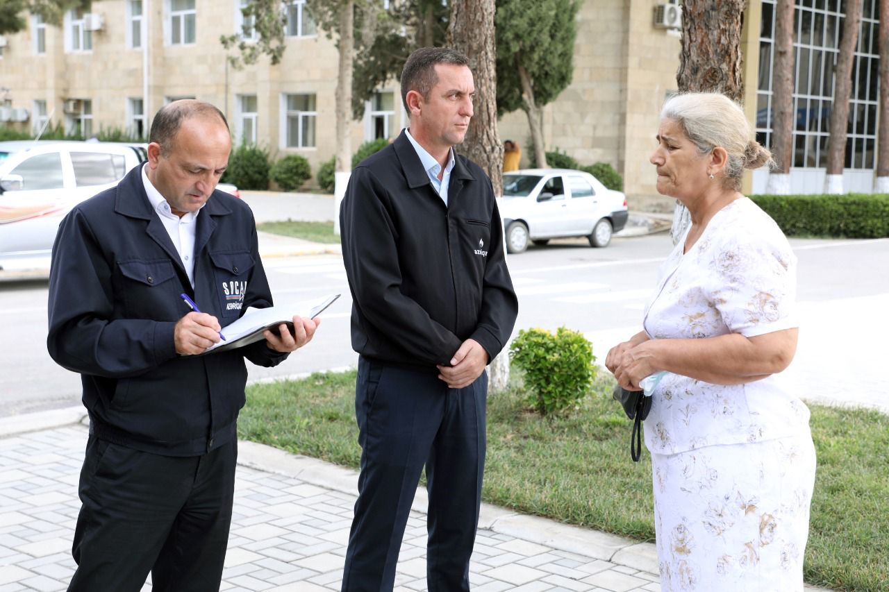 “Açıq mikrofon” aksiyasında sahibkarlıqla məşğul olan abonentlərin də müraciəti dinlənildi (FOTOLAR)