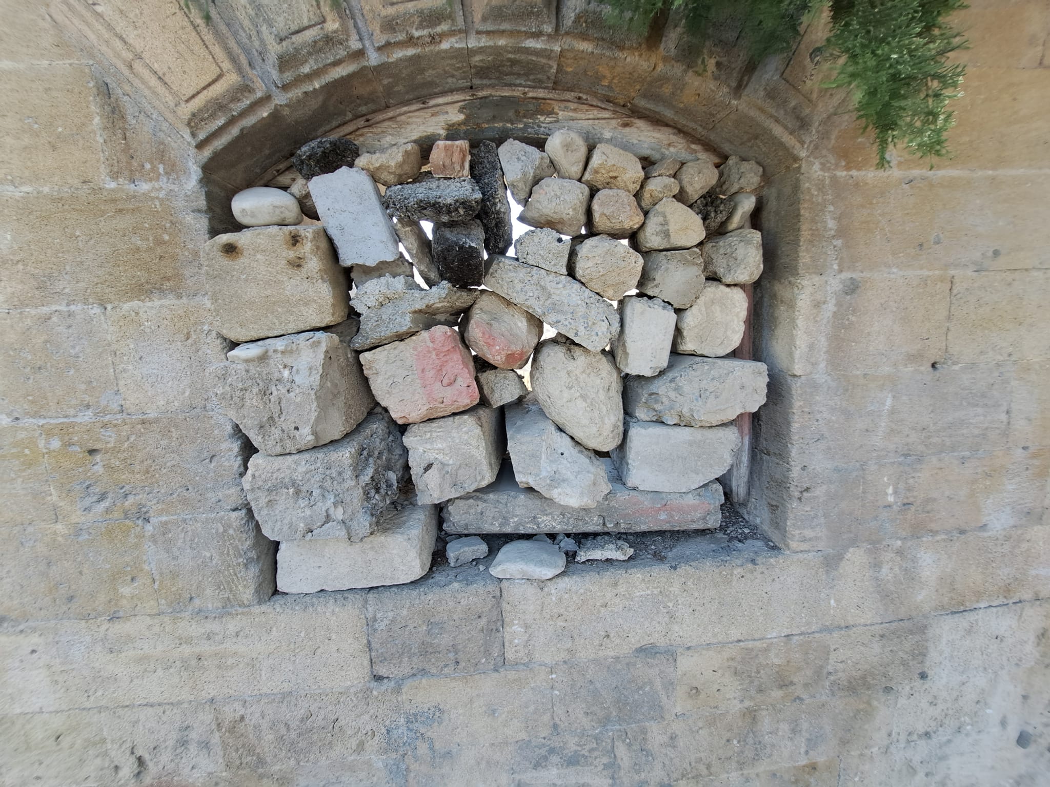 Şamaxıda tarixi hamam-abidə satışa çıxarıldı, İcra Hakimiyyəti bizdən xəbər tutdu (FOTO)