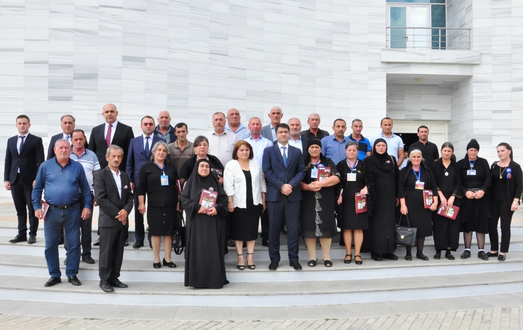 Ağstafada şəhid Emin Əmrahova həsr olunmuş kitabın təqdimatı oldu (FOTOLAR)