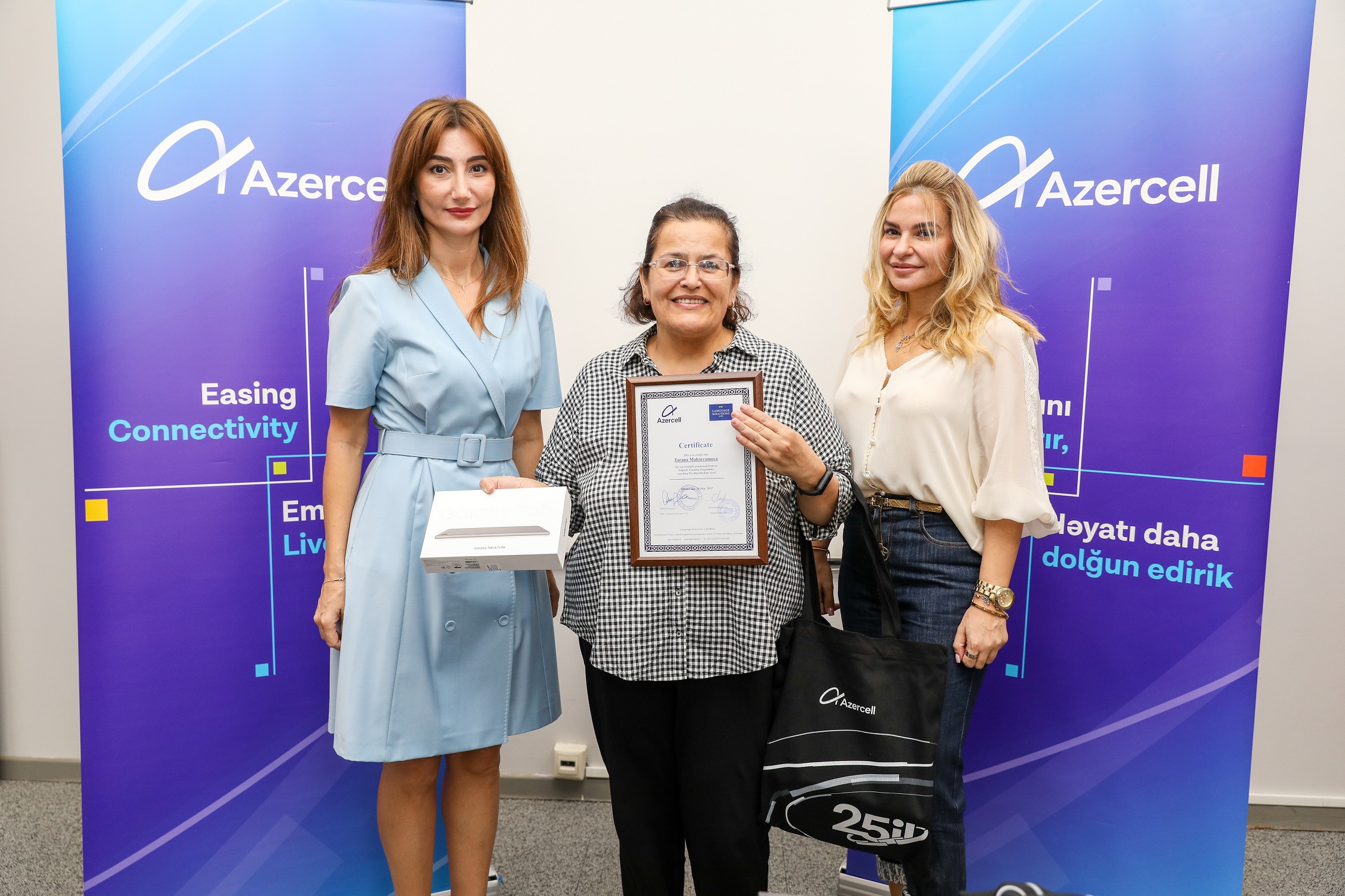 Azercell qalib jurnalistləri mükafatlandırdı (R)
