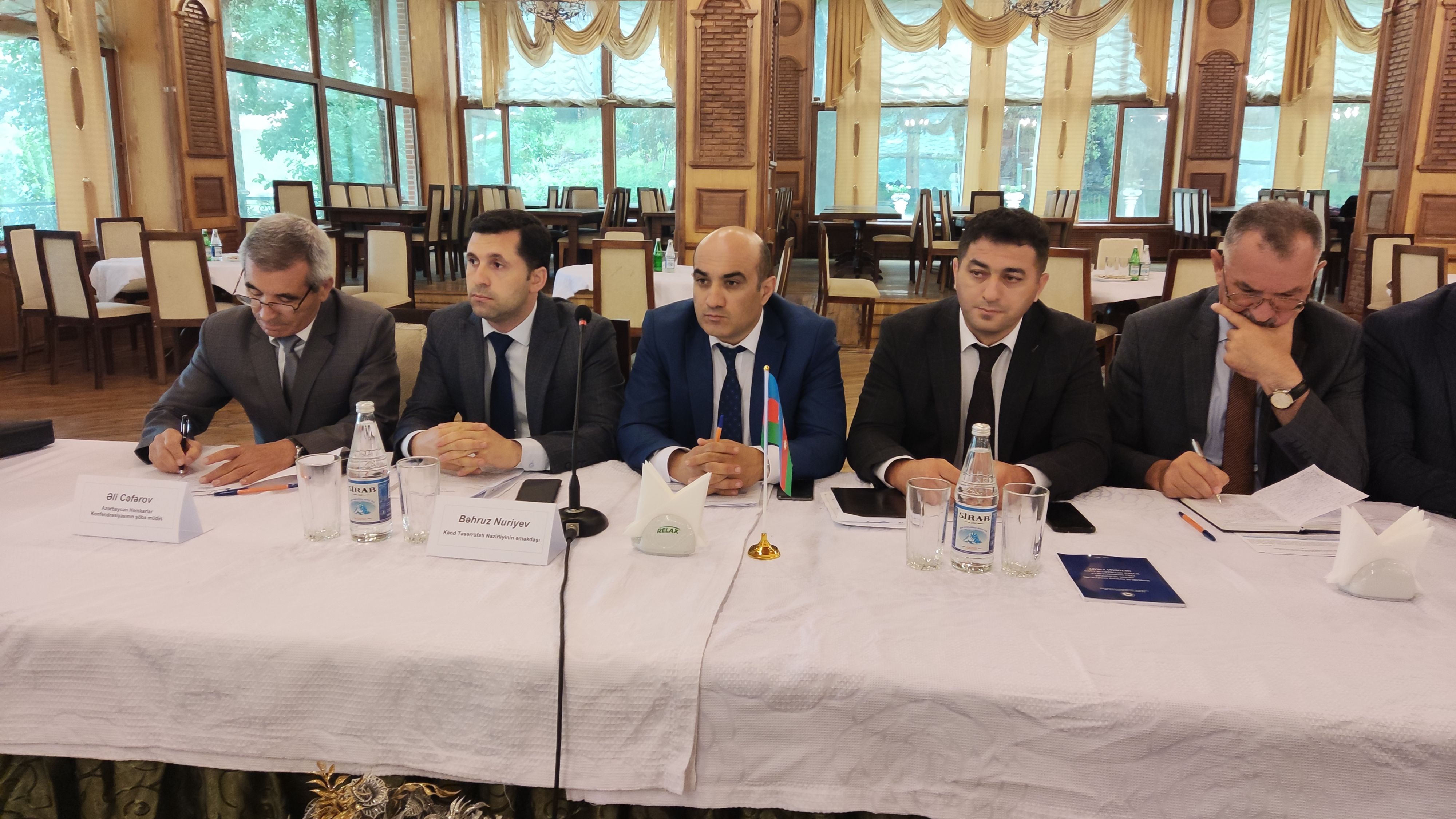 Ümumdünya Layiqli Əmək Gününə həsr olunmuş konfrans keçirildi (FOTO)