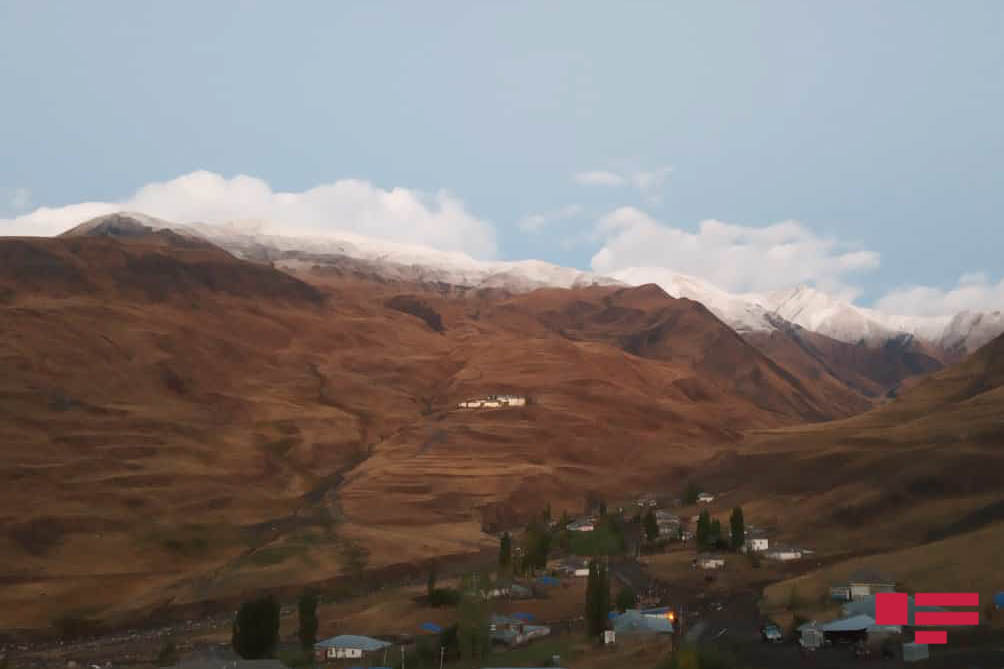 Qubaya qar yağdı (FOTO)