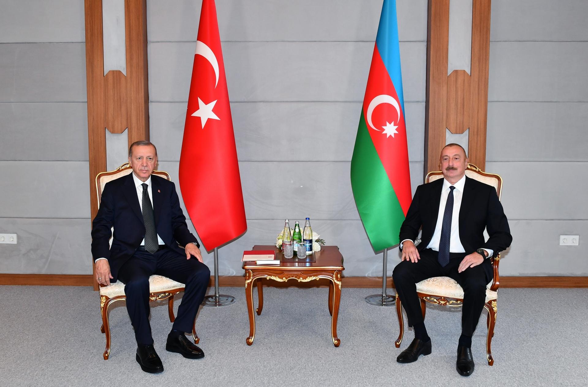İlham Əliyevlə Ərdoğanın təkbətək görüşü oldu, mətbuata bəyanatla çıxış etdi (FOTO/VİDEO)