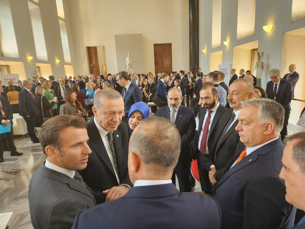 Əliyev, Ərdoğan və Paşinyan Praqada birgə müzakirə apardı (FOTO/VİDEO)