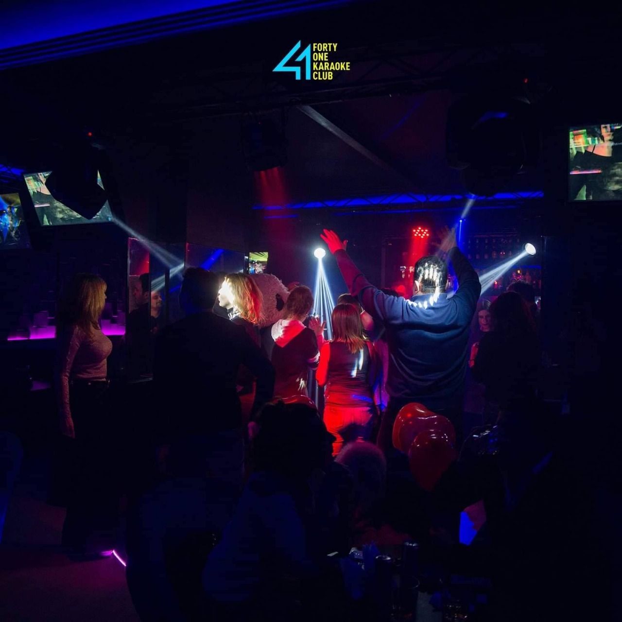 Bakıda deputatlığa namizəd olmuş gecə klubu rəhbəri müştərini döyüb - Polis rəisi haqlı çıxdı