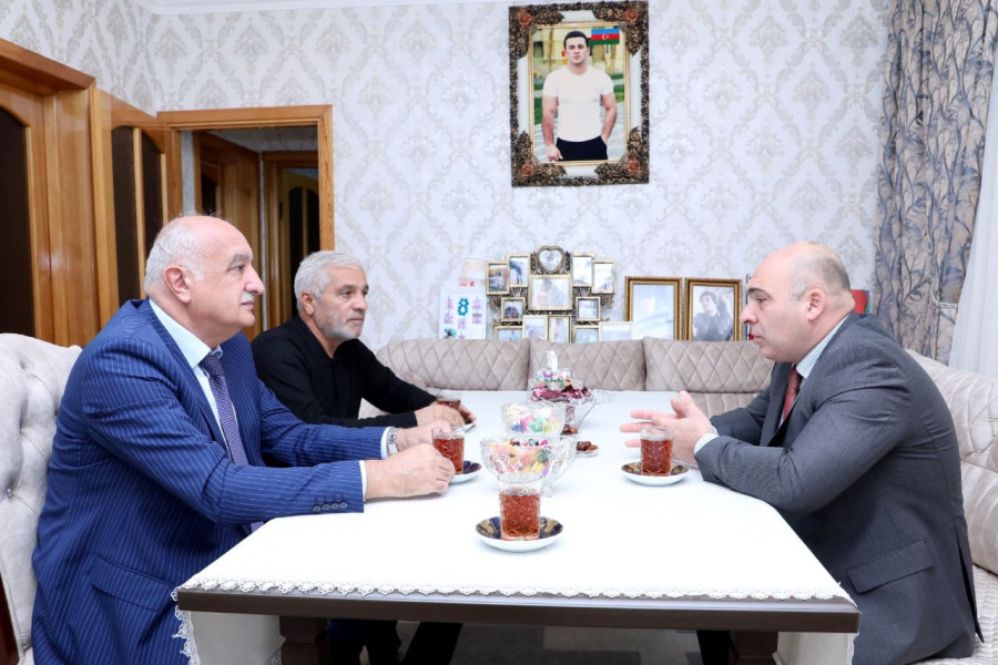 "Azəriqaz"ın rəhbər şəxsləri şəhid ailələrini ziyarət etdi (FOTOLAR)
