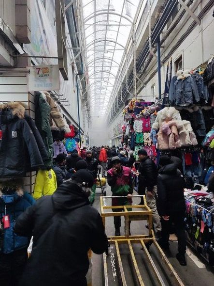 Moskvada azərbaycanlı iş adamlarına məxsus bazarda yanğın başlayıb (FOTO/VİDEO)